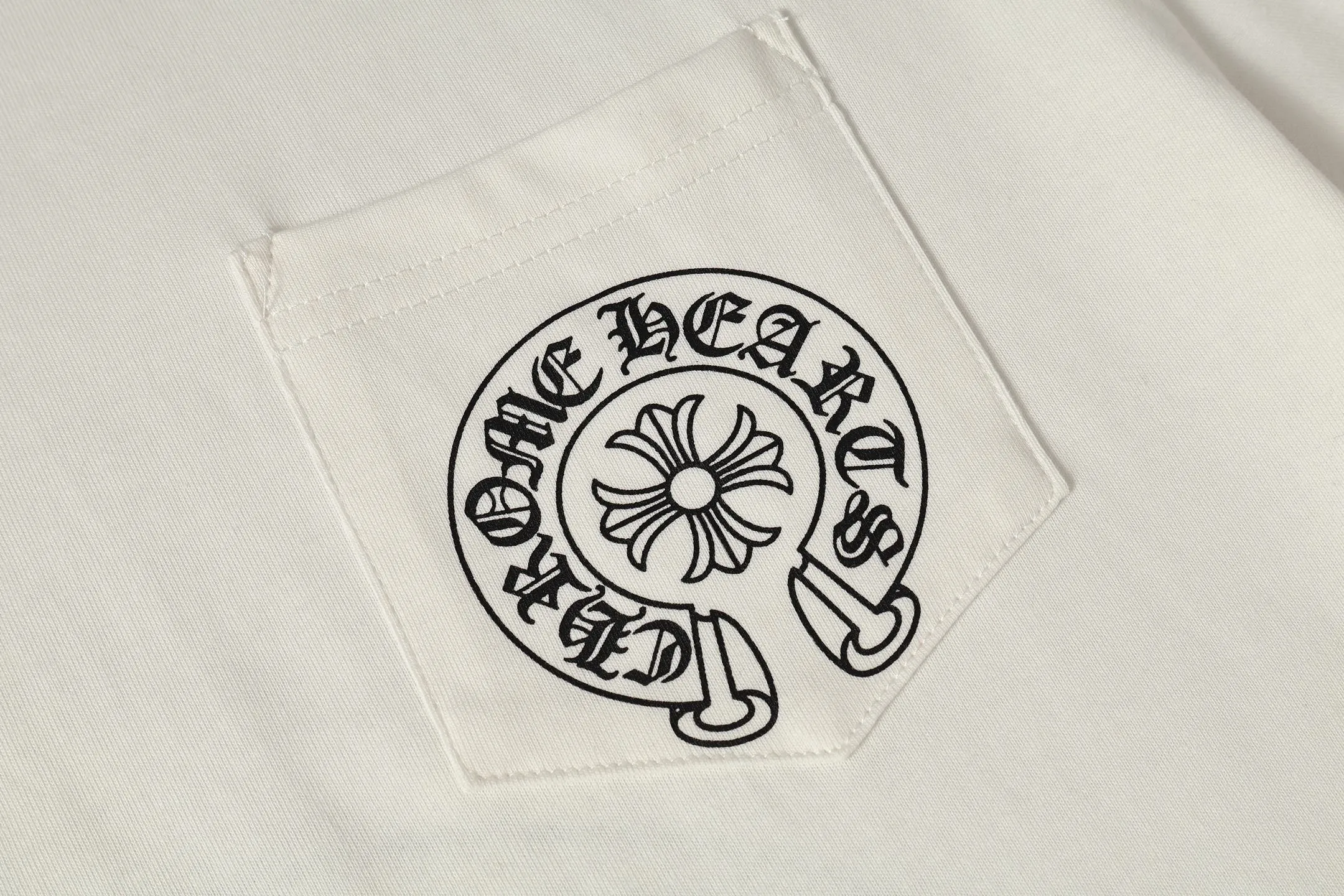P150 -Chrome Hearts/Chrome Hearts basic Sanskrit letter printed short-sleeved T-shirt -High weight, high density and high quality. The wool is soft, delicate and skin-friendly. It feels soft and silky. It has excellent warmth and skin-friendly properties. -Customized weaving and dyeing, no color difference, regardless of fabric or workmanship details. Rolled over the ordinary version on the market -Colour: black white -Size: S M L XL